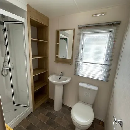 Caravan - Sleeps Up To 8 & Free Parking Ferienhaus *