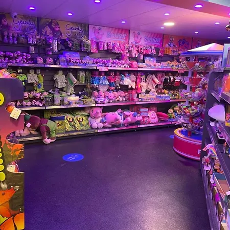 Caravan - Sleeps Up To 8 & Free Parking Holiday home *