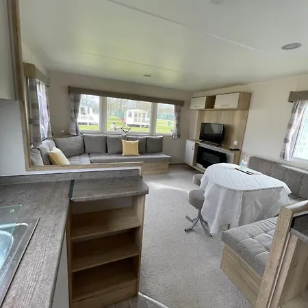 Beautiful 3-bed Caravan Situated On Lakeland Haven