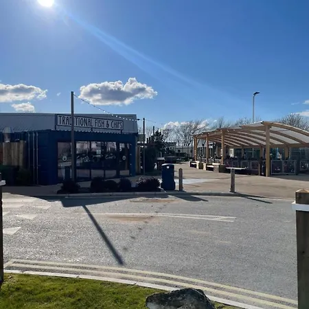 Holiday home Caravan - Sleeps Up To 8 & Free Parking *